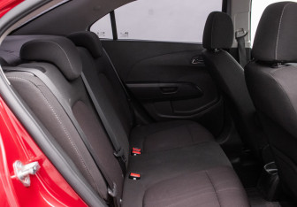 Подержанный автомобиль Chevrolet Aveo Sedan 2013 года (11 фото)