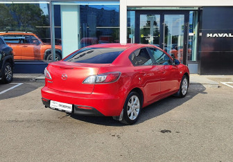 Подержанный автомобиль Mazda 3 Sedan 2011 года (5 фото)