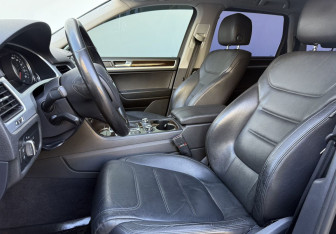 Подержанный автомобиль Volkswagen Touareg 2012 года (10 фото)