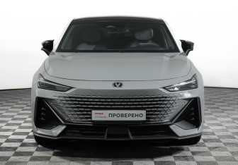 Подержанный автомобиль Changan UNI-V 2023 года (2 фото)