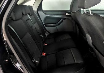 Подержанный автомобиль Ford Focus Hatchback 2011 года (10 фото)