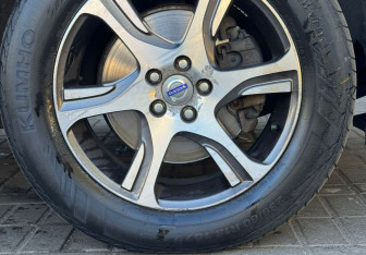 Подержанный автомобиль Volvo XC60 2012 года (13 фото)