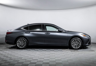 Подержанный автомобиль Lexus ES 2021 года (4 фото)