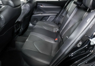 Подержанный автомобиль Toyota Camry Sedan 2021 года (17 фото)