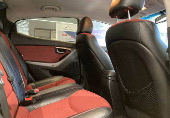 Подержанный автомобиль Hyundai Elantra Sedan 2012 года (12 фото)
