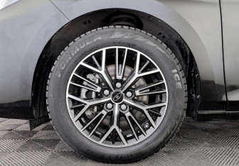 Подержанный автомобиль Москвич 6 2023 года (18 фото)