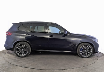 Подержанный автомобиль BMW X5 M 2021 года (4 фото)