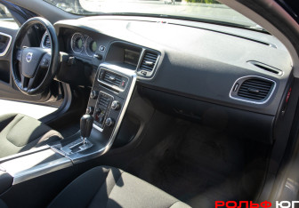 Подержанный автомобиль Volvo S60 2011 года (7 фото)