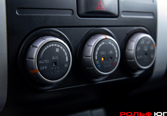 Подержанный автомобиль Nissan X-Trail 2011 года (16 фото)