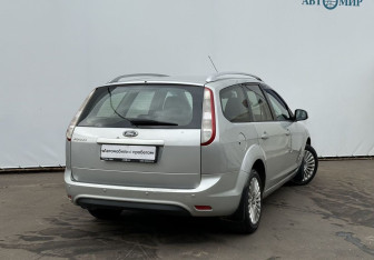 Подержанный автомобиль Ford Focus Wagon 2010 года (5 фото)