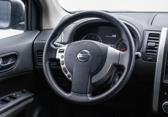 Подержанный автомобиль Nissan X-Trail 2014 года (15 фото)