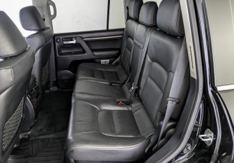 Подержанный автомобиль Toyota Land Cruiser Suv 2019 года (18 фото)