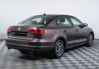 Подержанный автомобиль Volkswagen Jetta Sedan 2018 года (3 фото)
