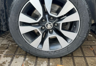 Подержанный автомобиль Skoda Yeti 2015 года (14 фото)