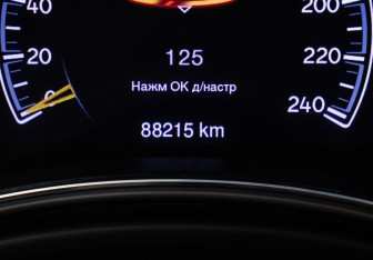 Подержанный автомобиль Jeep Grand Cherokee 2015 года (12 фото)