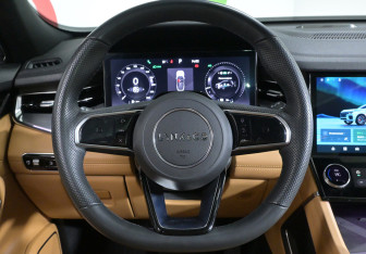 Подержанный автомобиль Lynk&Co 09 2023 года (10 фото)