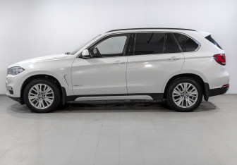 Подержанный автомобиль BMW X5 2015 года (8 фото)