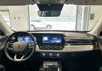 Подержанный автомобиль Hongqi HS5 2024 года (15 фото)