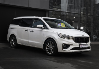 Подержанный автомобиль Kia Carnival 2018 года (3 фото)