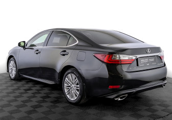 Подержанный автомобиль Lexus ES 2016 года (7 фото)