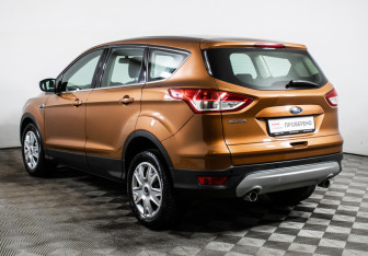 Подержанный автомобиль Ford Kuga 2015 года (7 фото)