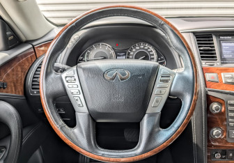 Подержанный автомобиль Infiniti QX80 2016 года (22 фото)