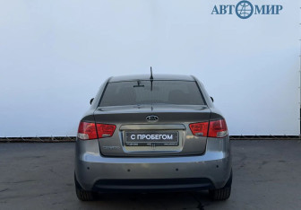 Подержанный автомобиль Kia Cerato Sedan 2010 года (7 фото)