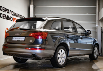 Подержанный автомобиль Audi Q7 2013 года (4 фото)