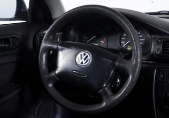 Подержанный автомобиль Volkswagen Passat Sedan 1997 года (13 фото)