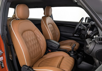 Подержанный автомобиль MINI Hatch 2021 года (24 фото)