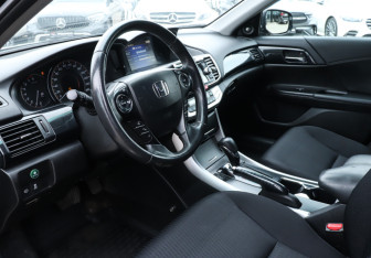 Подержанный автомобиль Honda Accord Sedan 2013 года (13 фото)