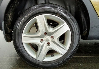 Подержанный автомобиль Renault Sandero 2017 года (16 фото)