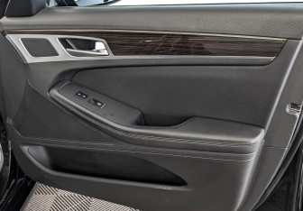 Подержанный автомобиль Genesis G70 2018 года (25 фото)