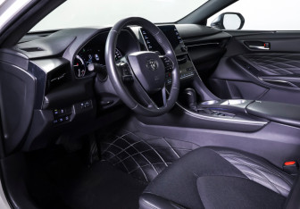 Подержанный автомобиль Toyota Avalon 2022 года (16 фото)