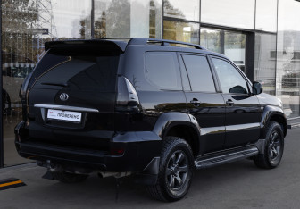 Подержанный автомобиль Toyota Land Cruiser Prado 2008 года (5 фото)