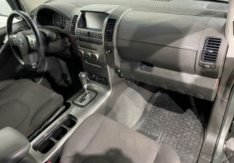 Подержанный автомобиль Nissan Pathfinder 2006 года (12 фото)