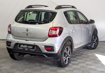 Подержанный автомобиль Renault Sandero 2021 года (5 фото)