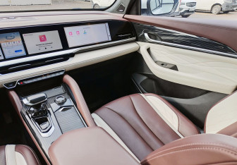 Подержанный автомобиль Geely Monjaro 2023 года (12 фото)