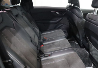 Подержанный автомобиль Audi Q7 2018 года (23 фото)