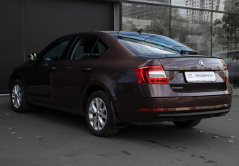 Подержанный автомобиль Skoda Octavia Liftback 2018 года (6 фото)