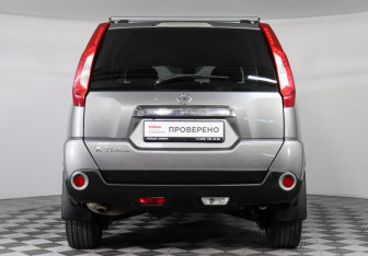 Подержанный автомобиль Nissan X-Trail 2014 года (6 фото)