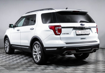 Подержанный автомобиль Ford Explorer 2018 года (7 фото)
