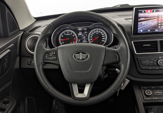 Подержанный автомобиль FAW Besturn X40 2020 года (11 фото)