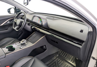 Подержанный автомобиль Omoda C5 2024 года (11 фото)