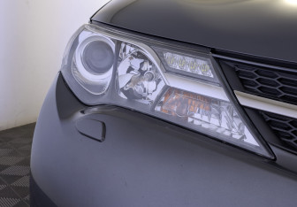 Подержанный автомобиль Toyota RAV4 2013 года (17 фото)