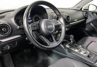 Подержанный автомобиль Audi A3 Sedan 2017 года (13 фото)