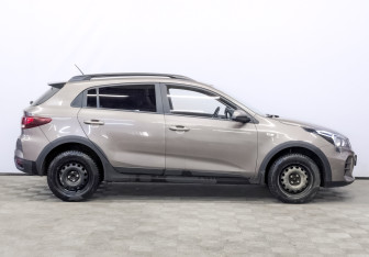 Подержанный автомобиль Kia Rio Hatchback 2021 года (4 фото)