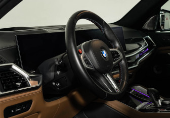 Подержанный автомобиль BMW X5 M 2024 года (11 фото)