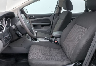 Подержанный автомобиль Ford Focus Sedan 2011 года (10 фото)