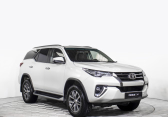 Подержанный автомобиль Toyota Fortuner 2017 года (3 фото)